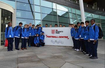25 very happy players landed in Manchester to meet Kevin and our 2 coach drivers for the duration of the trip. A short bus trip to the Village Hotel, our home for the next 7 nights to check in and meet for our pre-trip briefing. A jam packed schedule was about to kick off and the boys were prepared with timings, kit to wear and a few words of professionalism, teamwork and ownership to take on board.