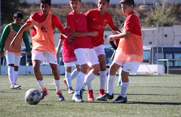 Valencia Tour 2018

26th March - 1st April we took 2 squads of players on a Valencia Tour to compete against some top Spanish teams, as well as exploring the city and visiting some great stadiums in Spain.